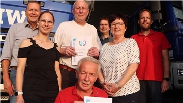 Unser Foto zeigt (von links) Dr. Olaf May (Vorsitzender), Ann-Kathrin Tiedemann Schatzmeisterin), die Jubilare Bernd Busse, Karl-Heinz Helsberg, Nils Rupiega und Annemarie Böhm sowie Patrick Hagner (2. Vorsitzender)