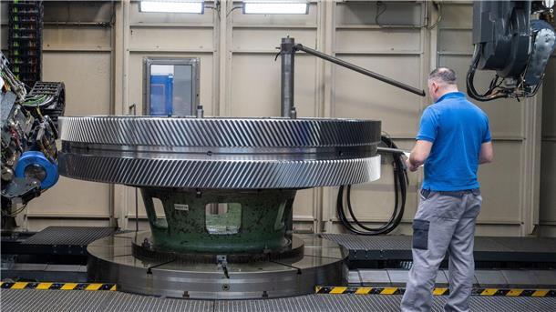 „Unsere Branche bietet gut bezahlte, attraktive Arbeitswelten, aber Deutschlands Wohlstandsmaschine braucht einfach mehr Arbeitskräfte.“