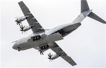 Militärtransporters Airbus A400M in der Luft