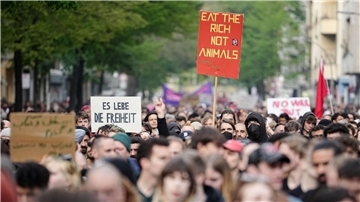 Unter dem Motto „Revolutionärer 1. Mai“ hatten linke und linksradikale Gruppen zu einer Demonstration am Tag der Arbeit aufgerufen.