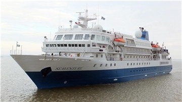 Expeditionskreuzfahrtschiff "Seaventure" in Fahrt