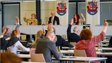 Unter regem Publikumsinteresse beginnt die konstituierende Sitzung der Bremerhavener Stadtverordnetenversammlung im Forum Fischbahnhof.