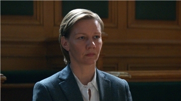 Unter Verdacht: Sandra Hüller wird als namensgleiche Sandra im Film „Anatomie eines Falls“ des Mordes an ihrem Mann bezichtigt.