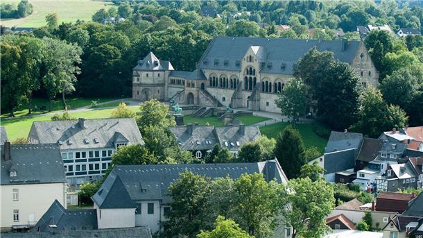 Goslarer Millionenprojekt vor dem Aus - Investor gibt auf Unterhalb der Kaiserpfalz hätten ein Hotel und eine Stadthalle entstehen sollen. (Archivbild)
