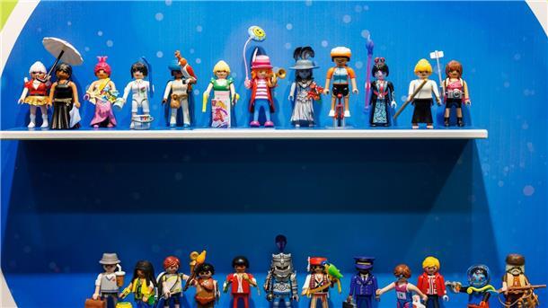 Playmobil braucht neuen Chef Unterschiedliche Figure während der Neuheitenschau der Spielwarenmesse am Stand von Playmobil.