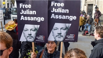 Unterstützer von Julian Assange vor dem Londoner High Court.