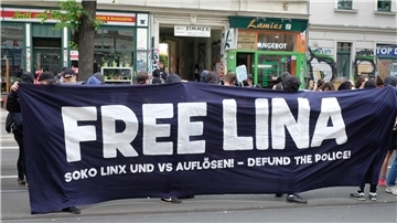 Unterstützer von Lina E. im Leipziger Stadtteil Connewitz. Wegen des Verdachts linksextreme Anschläge angeführt zu haben, sitzt die Studentin seit mehreren Monaten in Untersuchungshaft.