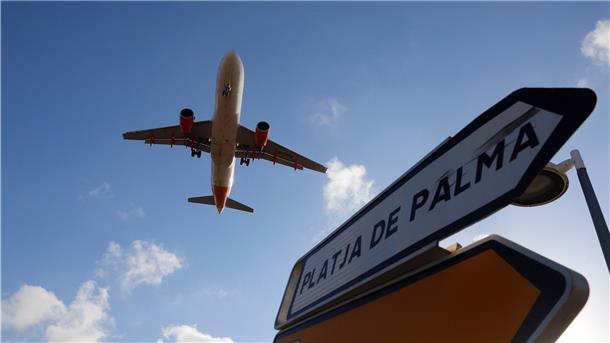 Urlauber sind spätestens nach der Reisewarnung für fast ganz Spanien verunsichert.