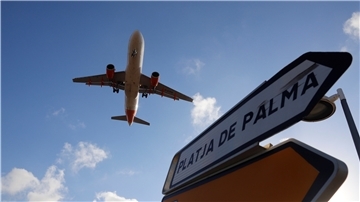 Urlauber sind spätestens nach der Reisewarnung für fast ganz Spanien verunsichert.