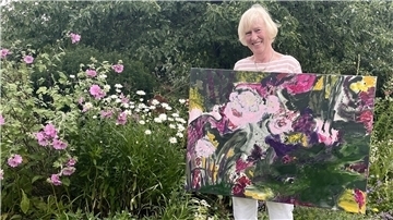 Frau im Garten