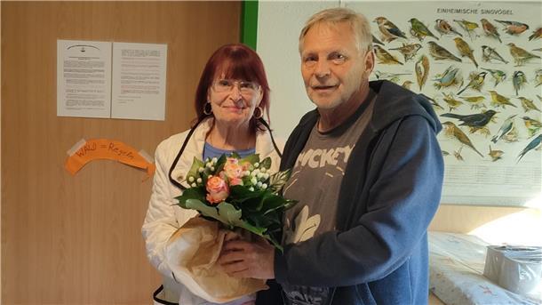 Ehrung von Ursula Sturmheit-Hübner für ihre langjährige Mitgliedschaft im Verein.