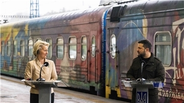 Ursula von der Leyen ist in Kiew eingetroffen. Empfangen wurde sie von Wolodymyr Selenskyj.