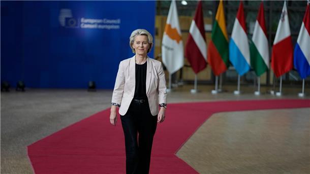 Ursula von der Leyen, Präsidentin der Europäischen Kommission, trifft zu einem EU-Gipfel im Gebäude des Europäischen Rates ein.