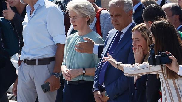 Rettungsversuch auf Lampedusa Ursula von der Leyen und Giorgia Meloni besuchen die Insel Lampedusa. Dort waren in den vergangenen Tagen Tausende Migranten angekommen.