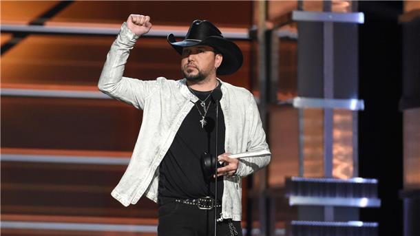 Warum ein Country-Song in den USA polarisiert US-Countrysänger Jason Aldean bei der Verleihung der Country Music Awards 2018.