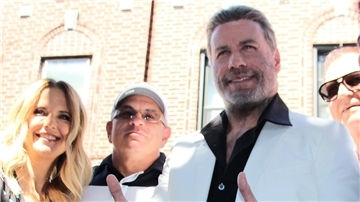 US-Hollywood-Star John Travolta und seine Frau, die Schauspielerin Kelly Preston, bei einer Veranstaltung in New York.