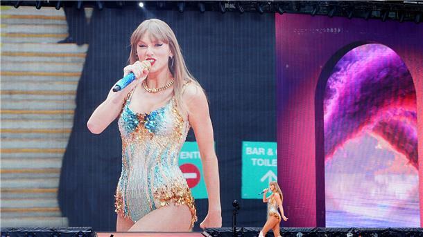 US-Popstar Taylor Swift beim Londoner Konzert im Wembley-Stadion im Rahmen ihrer Eras-Tour.