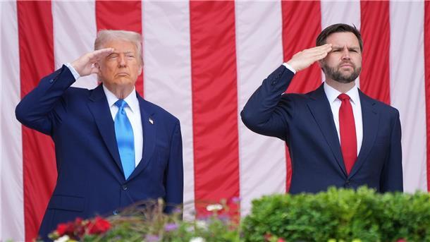 Trump sieht Vizepräsident JD Vance als möglichen Nachfolger US-Präsident Donald Trump bezeichnet eine Kandidatur seines Vize JD Vance bei der kommenden Präsidentschaftswahl als „höchstwahrscheinlich“. (Archivbild)