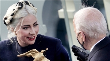 US-Präsident Joe Biden hat Popstar Lady Gaga zu einer der Vorsitzenden seines Beratergremiums für Kunst und Geisteswissenschaften gemacht.