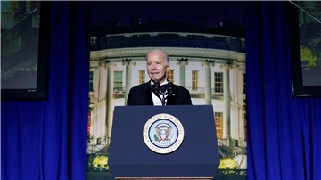 US-Präsident Joe Biden spricht beim White House Correspondents Association (WHCA) Dinner in Washington.