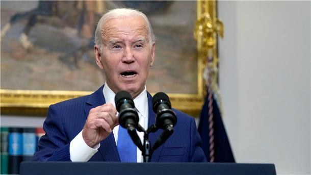 US-Präsident Joe Biden spricht im Roosevelt Room des Weißen Hauses.