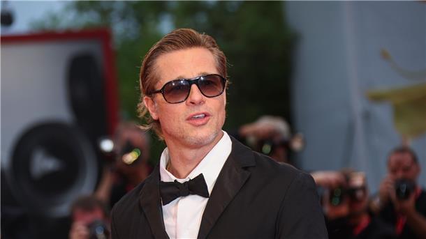 Brad Pitt gibt Debüt als Skulpturenkünstler - in Finnland US-Schauspieler Brad Pitt stellt von ihm geschaffene Kunstskulpturen in einem Museum in Finnland aus.