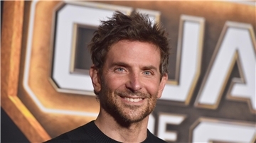US-Schauspieler Bradley Cooper spielt in „Maestro“ den berühmten Dirigenten Leonard Bernstein.