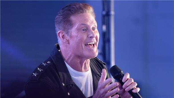 David Hasselhoff will mit Tournee Partystimmung verbreiten US-Schauspieler und Sänger David Hasselhoff kommt für eine Tournee nach Deutschland.