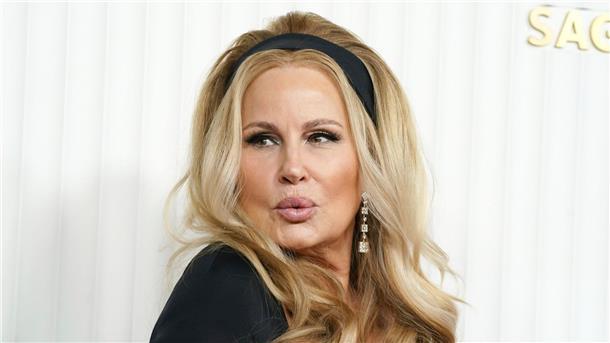 Jennifer Coolidge unterstützt Hollywood-Streik US-Schauspielerin Jennifer Coolidge zeigt sich solidarisch mit den streikenden Drehbuchautoren.
