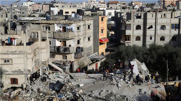 US-Vizepräsidentin Harris bezeichnet die Bedingungen für die Menschen im Gazastreifen als unmenschlich und spricht von einer humanitären Katastrophe.