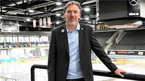 Krupp plötzlich DEL2-Coach: „Ging ziemlich ruckzuck“ Uwe Krupp trainiert nun in der zweiten Liga.