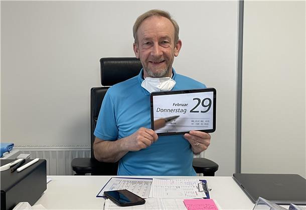 Mann am Schreibtisch