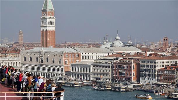 Venedig ist bei Touristen beliebt.