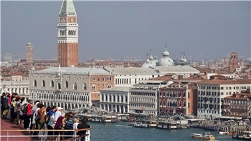 Venedig ist bei Touristen beliebt.