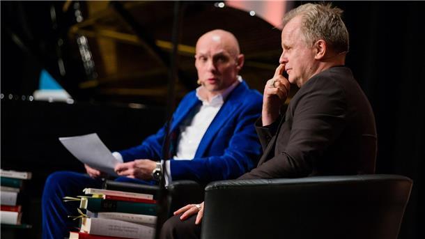 Analyse statt Klatsch - Biografie über Herbert Grönemeyer Verbindet eine lange Freundschaft und Zusammenarbeit: Schon 2015 saßen  Michael Lentz und Herbert Grönemeyer zusammen auf der Bühne und sprachen über die Texte des Musikers, damals bei der Lit.Cologne.