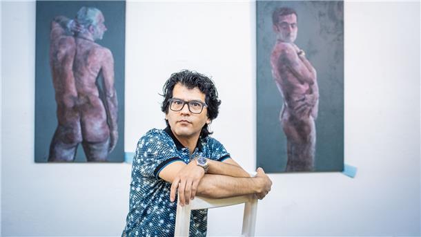 „Verbotene Kunst“: Solche Bilder durfte er im Iran nicht zeigen, jetzt stellt Ali Ahmadifard Aveh seine Aktmalerei im Fischkai 57 aus.