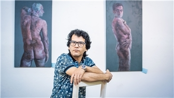 „Verbotene Kunst“: Solche Bilder durfte er im Iran nicht zeigen, jetzt stellt Ali Ahmadifard Aveh seine Aktmalerei im Fischkai 57 aus.