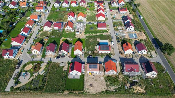 Banken vergeben ein Fünftel mehr Kredite für Wohnimmobilien Verbraucher fragen wieder mehr Finanzierungen für Immobilienkredite nach