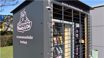 Snackautomat mit Gitterstäben beim TV Langen.