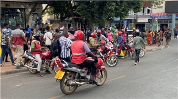 Verkehr im Stadtzentrum von Kigali. In der Hauptstadt von Ruanda gibt es geschätzt rund 30.000 Motorrad-Taxifahrer.