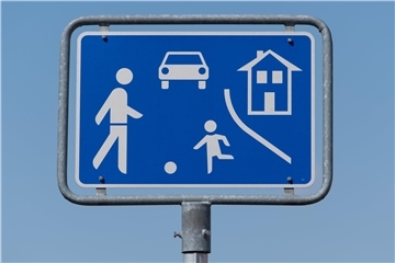 Verkehrsberuhigte Zone: Hier müssen Autofahrer ganz besonders gut aufpassen und dürfen unter anderem nur Schritttempo fahren. 