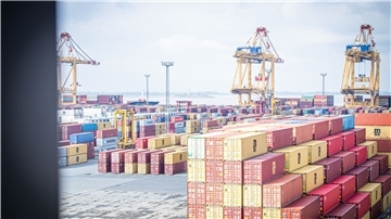 Verkehrsknotenpunkt Hafen: Neue Energielösungen im Verkehrssektor betreffen auch den Hafen. Er wird sich umstellen müssen, wenn er gut im Geschäft bleiben will.