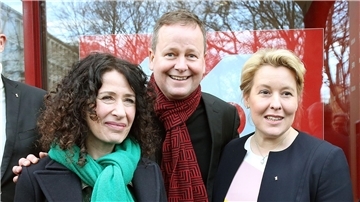 Verkehrssenatorin Bettina Jarasch (v.l.), Kultursenator Klaus Lederer und Berlins Regierende Bürgermeisterin Franziska Giffey zu Beginn der Sondierungen zur Regierungsbildung.