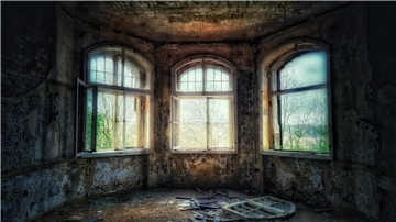 Verlassenes Sanatorium im Harz: Lichtblicke im Lost Place.