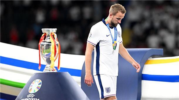 Nach dem EM-Frust: Kanes Rückkehr ins frühere Wohnzimmer Verpasste Krönung: Englands Kapitän Harry Kane bekam den EM-Pokal wieder nicht.