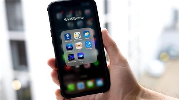 Verschiedene Wetter-Apps auf einem Smartphone. Was können sie?