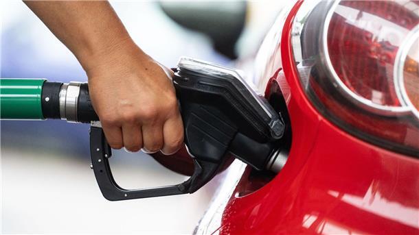 Spritpreise sinken - Diesel kaum noch billiger als E10 Verschnaufpause an der Tankstelle: Die Spritpreise sind wieder etwas gesunken.