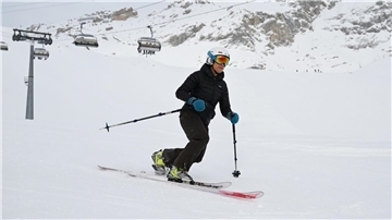 Verschwindet die natürliche Schneedecke komplett? Einer Studie zufolge fällt der Rückgang in tieferen Lagen besonders stark aus.