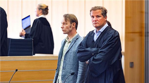 Verteidigung will Urteil gegen Christian B. anfechten Verteidiger Friedrich Fülscher (r.) will eine Verurteilung seines Mandanten Christian B. anfechten. (Archivfoto)