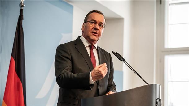 Unachtsamkeit eines Generals führte zu Taurus-Leck Verteidigungsminister Boris Pistorius äußert sich in Berlin zum aktuellen Stand der Taurus-Leck-Untersuchung.